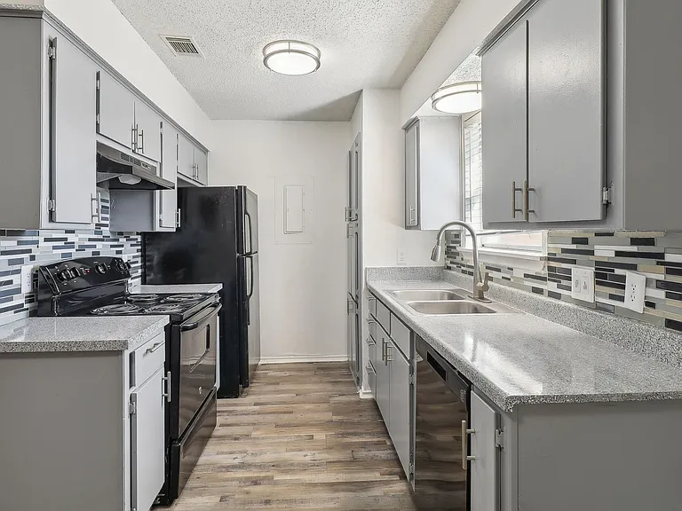 Hampton Townhomes — Photo 7