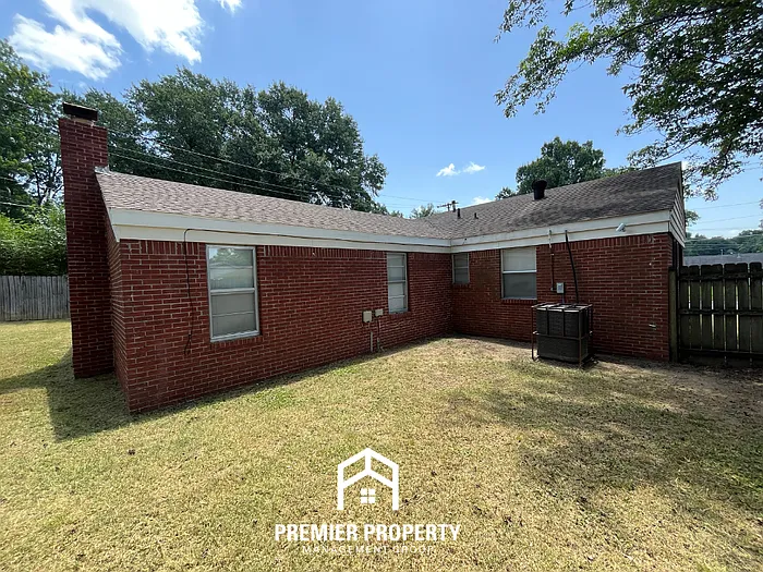 1360 Winfield Rd — Photo 20