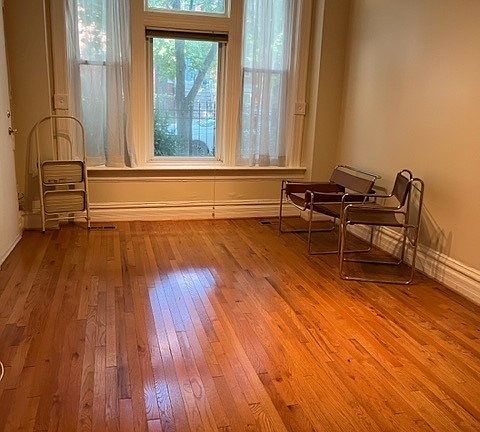 4th image of 1124 N Winchester Ave #1