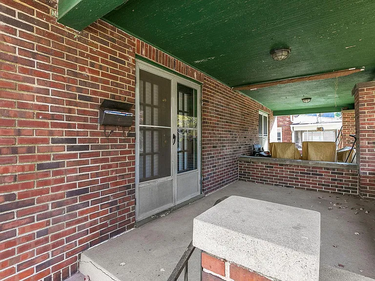 5607 Broadway St — Photo 4