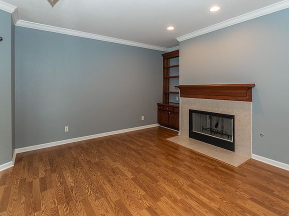 5th image of 15455 Clearbrook St