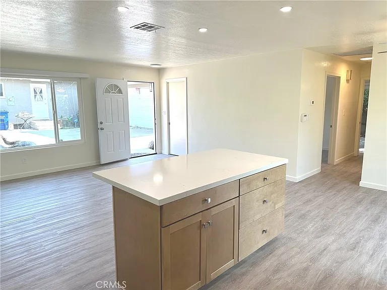 24450 University Ave — Photo 8