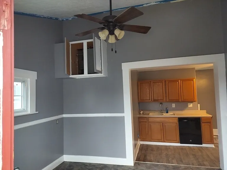 417 N Commerce St — Photo 8
