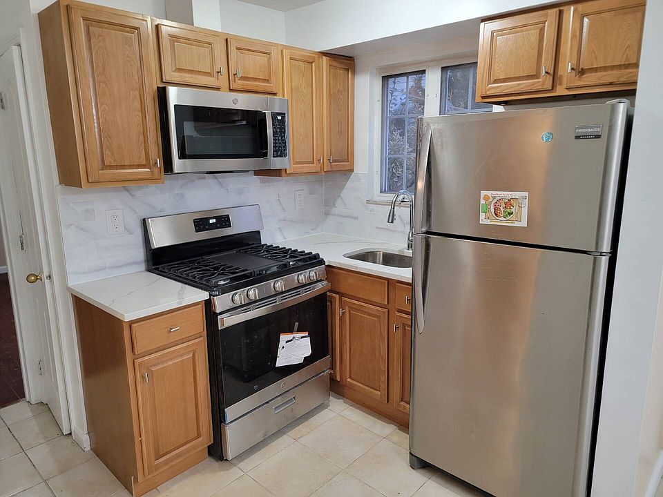 1st image of 1300 E 69th St