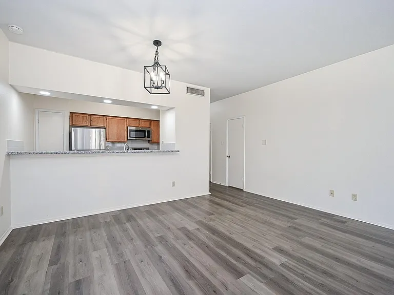 338 Wilcrest Dr #338 — Photo 5