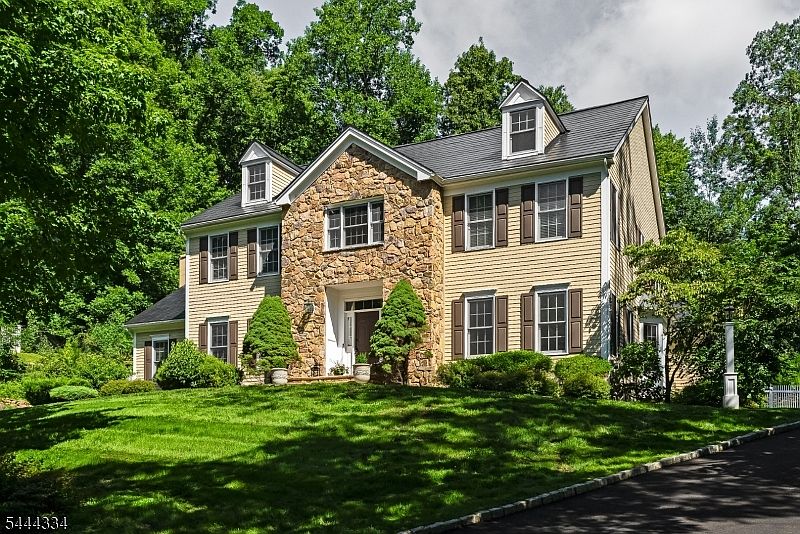 1st image of 3 Connet Ln