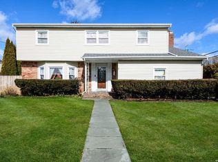 1 McCormick St, Dix Hills, NY 11746
