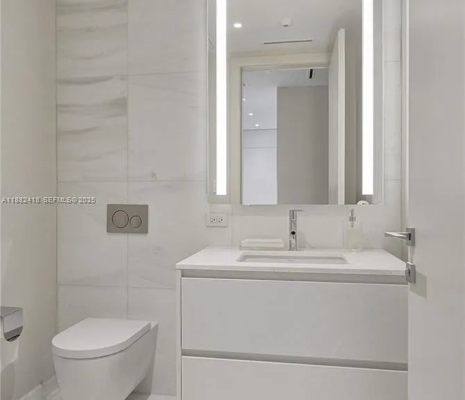 300 Biscayne Blvd #2305W — Photo 41