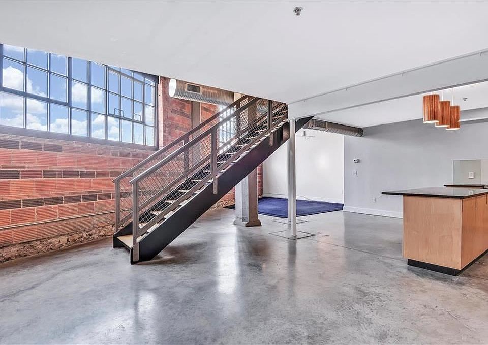 1st image of 2120 Wyandotte St APT 6