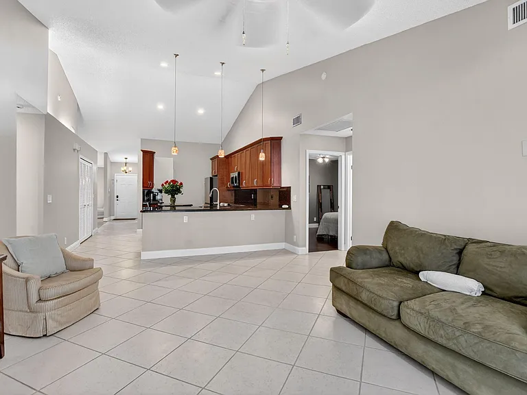 10065 Camelback Ln — Photo 24