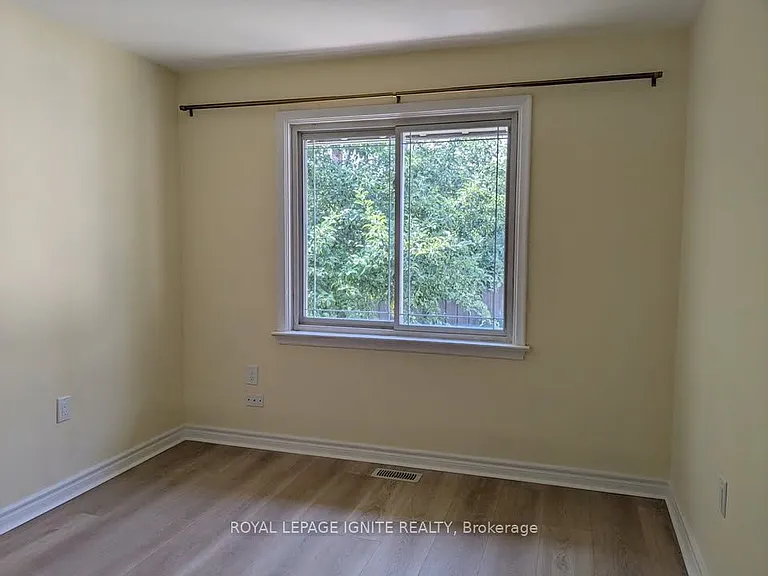 15 Beacham Cres #MAIN — Photo 11