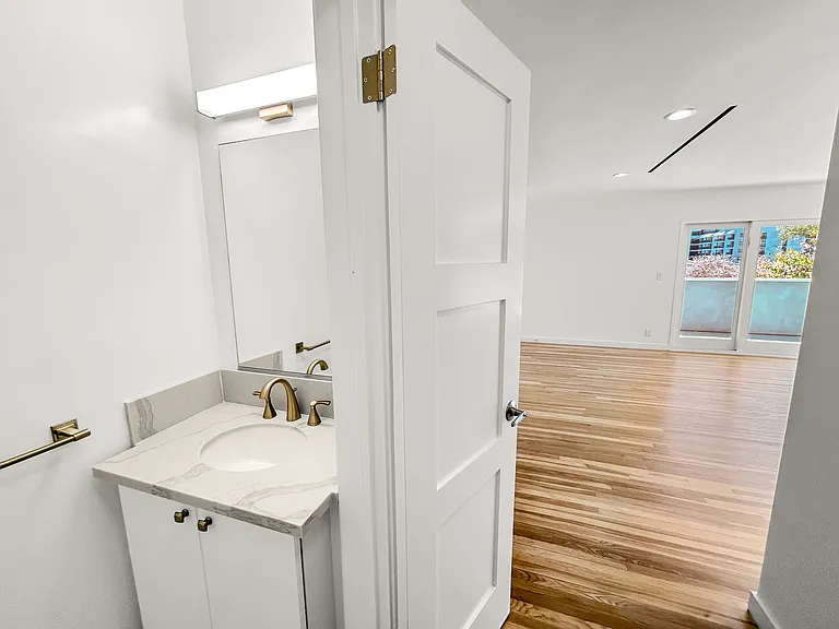 1128 Larrabee St #3 — Photo 26