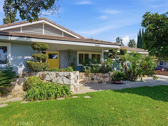 3rd image of 1461 Ameluxen Ave
