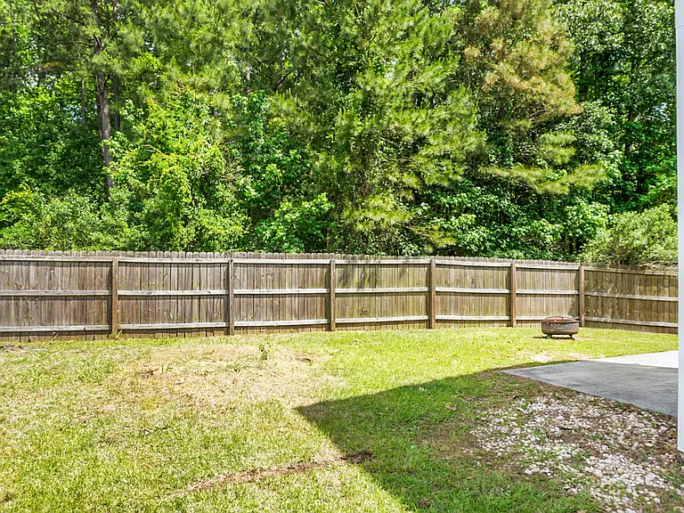243 Oglethorpe Cir — Photo 31