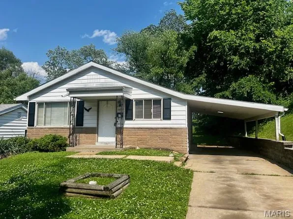 10052 McCartney Ln, Saint Louis, MO 63137