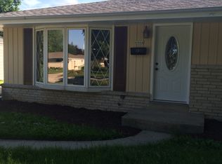 6066 Oakwood Ln, Greendale, WI 53129