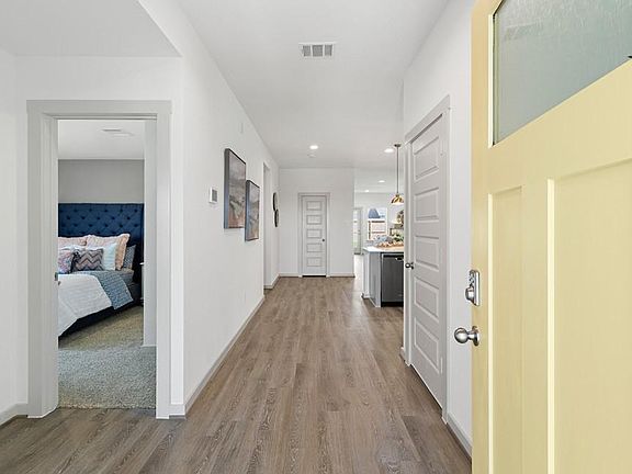 3rd image of 14303 Pecos Ln