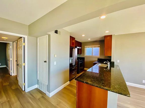 4th image of 3408 Manhattan Ave #Pvt