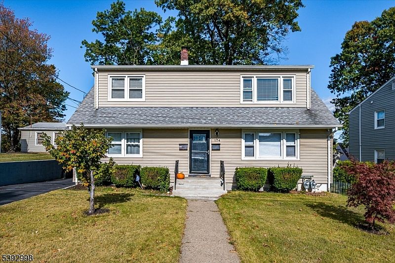 1st image of 174 Sheridan Ave