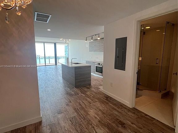 5th image of 650 NE 32nd St Unit 3706