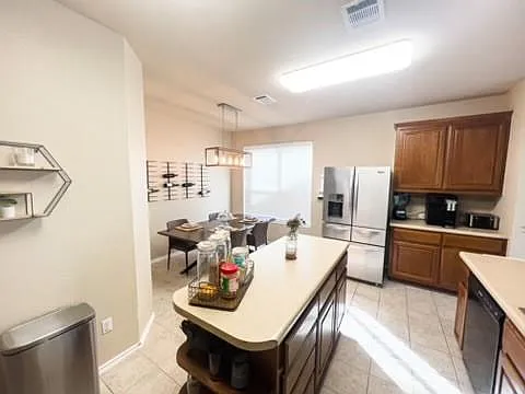 4 bed, 2.5 bath, 2683 sqft, $2,350 — Photo 3