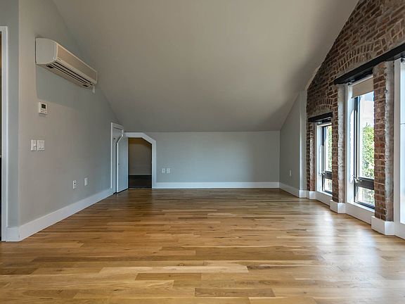 4th image of 185 Leonard St APT 4B