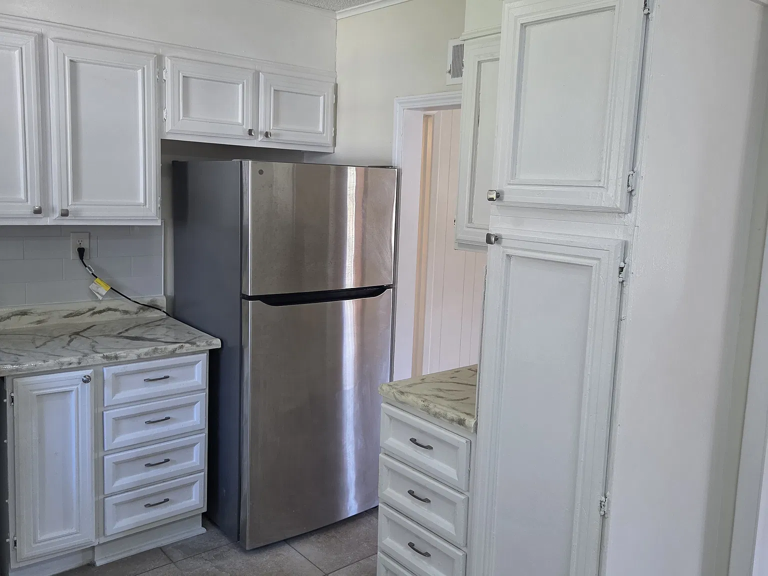 3 bed, 1282 sqft, $1,900 — Photo 3