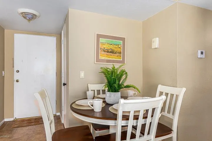 808 E Lawrence Ln #103 — Photo 4