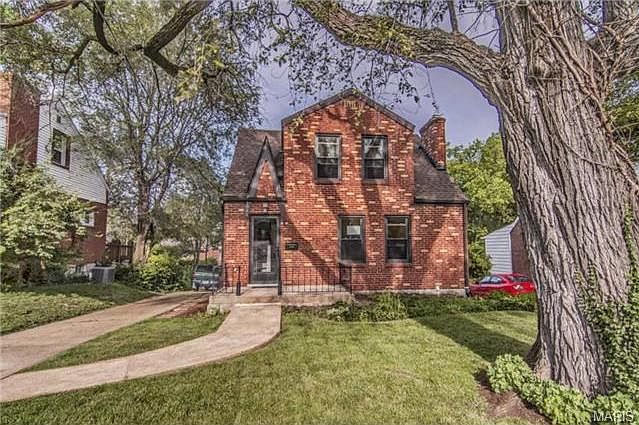 1st image of 1044 N Woodlawn Ave