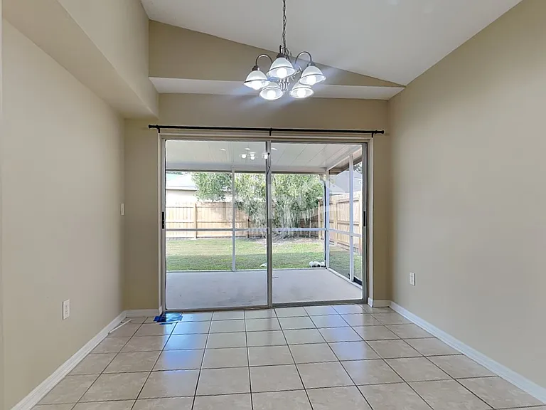 27437 Sugar Loaf Dr — Photo 4