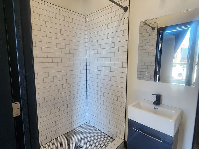 The Berm - 2001 10th Ave (24 Units Luxury Apartments) — Photo 4