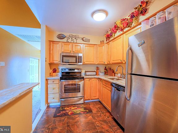 5th image of 55 Oak Forest Dr