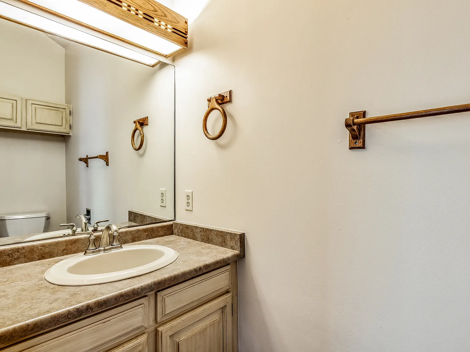2 bed, 1120 sqft, $3,600 — Photo 3