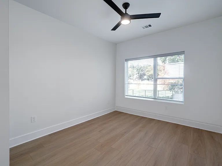3000 Duval St #304 — Photo 10