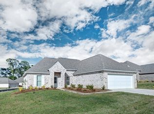 118 Southern Pine Dr, Canton, MS 39046