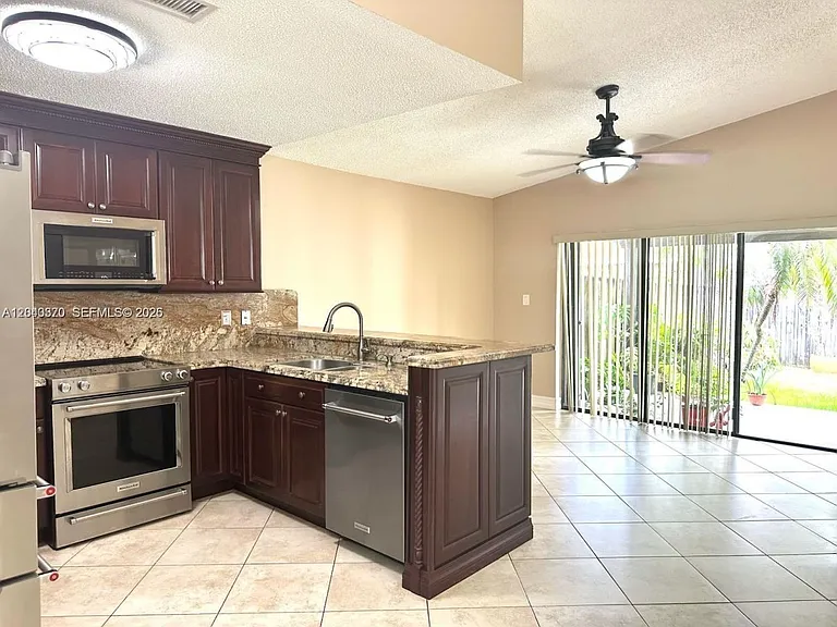 2514 SW 138th Ave #- — Photo 5