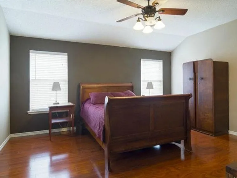 1461 Norfolk Ct — Photo 2