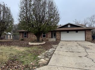 2419 W Meadow Dr, Rogers, AR 72756