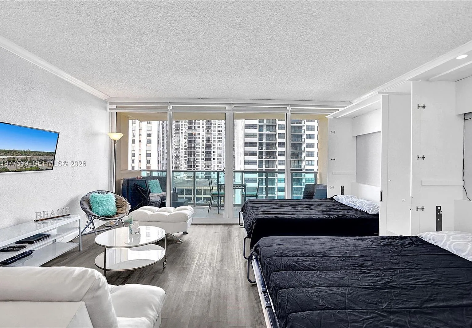 Wave Condo — Photo 2