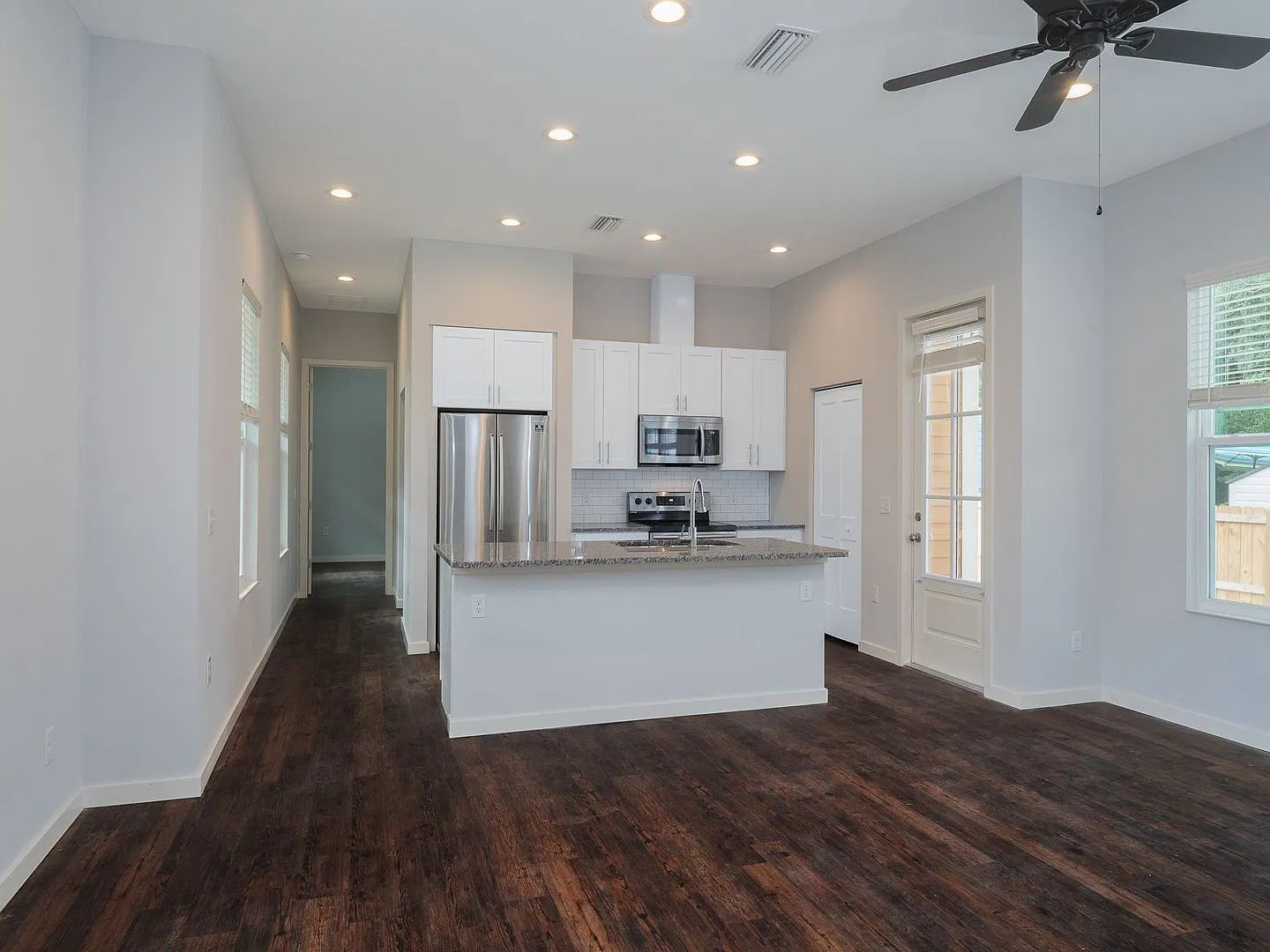 Thelma Lane - Luxury 3 Bedroom House — Photo 2
