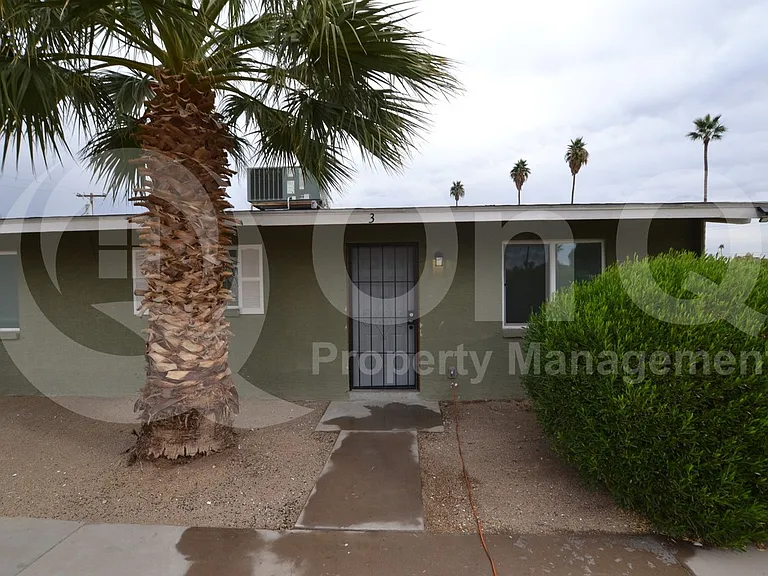 2210 W Devonshire Ave #8 — Photo 15