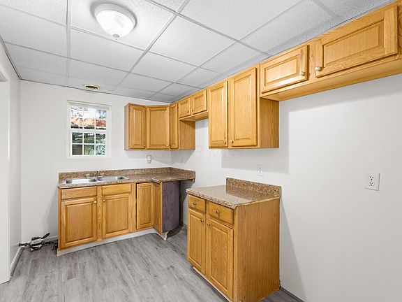 5th image of 563 Wood St