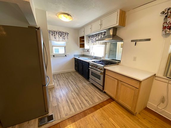 5th image of 808 W C ST