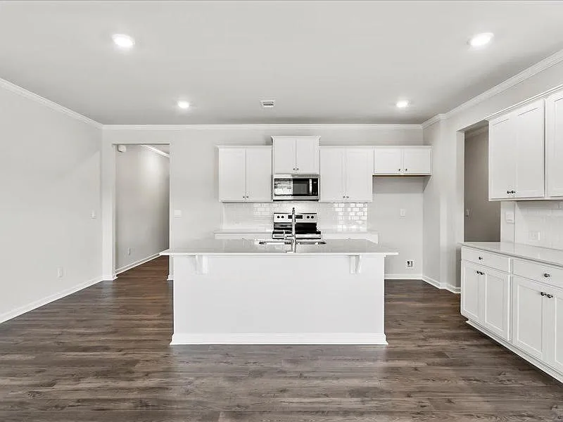 3 bed, 2.5 bath, 2060 sqft, $2,825 — Photo 3