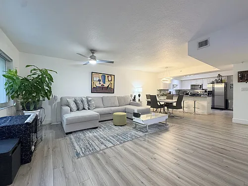 454 SW 5th Ave Photo 1