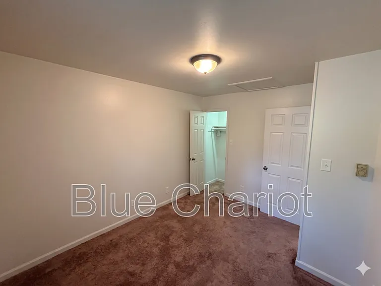 502 Raynor St — Photo 8