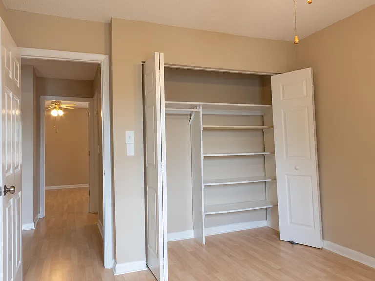 324 Lakeside Dr #E3 — Photo 16