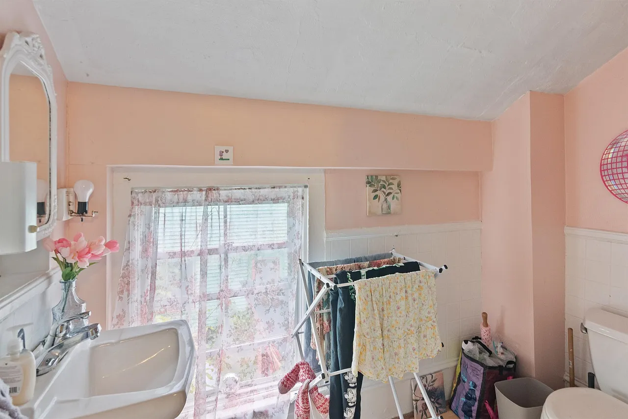 4 bed, 1.5 bath, $3,500 — Photo 4