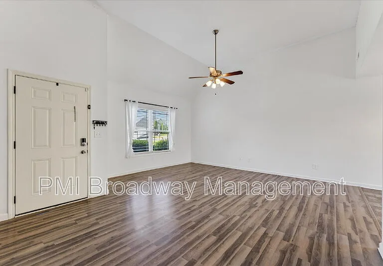 837 Shelton Cir — Photo 13