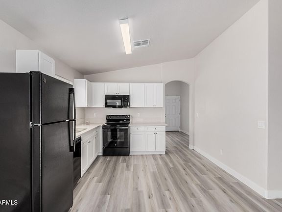 4th image of 1016 E LA SALLE Street